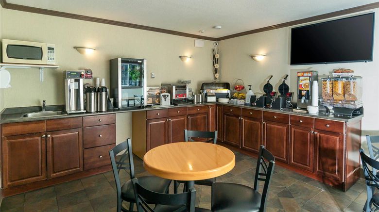 <b>Quality Inn & Suites Vernon Restaurant</b>. Images powered by <a href="https://iceportal.shijigroup.com/" title="IcePortal" target="_blank">IcePortal</a>.