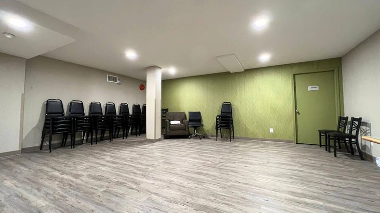 <b>Quality Inn & Suites Vernon Meeting</b>. Images powered by <a href="https://iceportal.shijigroup.com/" title="IcePortal" target="_blank">IcePortal</a>.