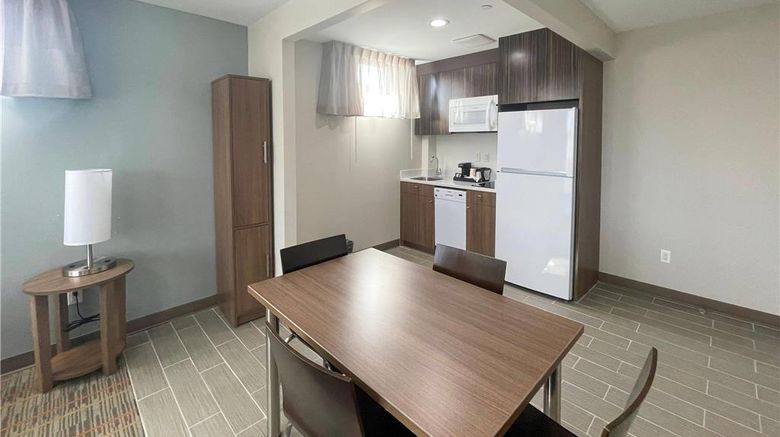 <b>MainStay Suites Room</b>. Images powered by <a href="https://iceportal.shijigroup.com/" title="IcePortal" target="_blank">IcePortal</a>.