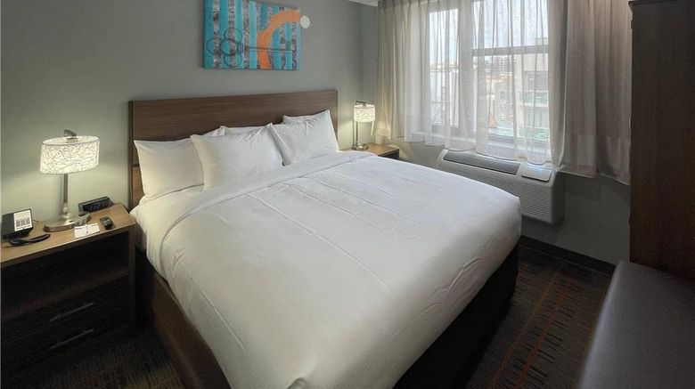 <b>MainStay Suites Room</b>. Images powered by <a href="https://iceportal.shijigroup.com/" title="IcePortal" target="_blank">IcePortal</a>.