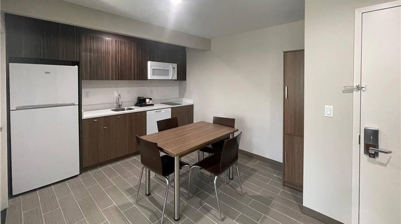<b>MainStay Suites Room</b>. Images powered by <a href="https://iceportal.shijigroup.com/" title="IcePortal" target="_blank">IcePortal</a>.