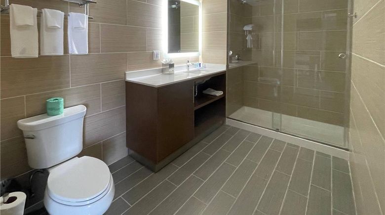 <b>MainStay Suites Room</b>. Images powered by <a href="https://iceportal.shijigroup.com/" title="IcePortal" target="_blank">IcePortal</a>.
