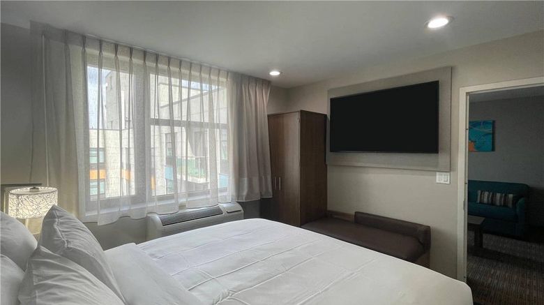 <b>MainStay Suites Room</b>. Images powered by <a href="https://iceportal.shijigroup.com/" title="IcePortal" target="_blank">IcePortal</a>.