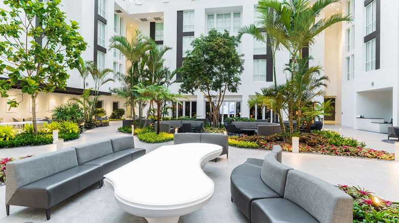 <b>Innovation Hotel Lobby</b>. Images powered by <a href="https://iceportal.shijigroup.com/" title="IcePortal" target="_blank">IcePortal</a>.