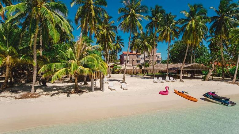 <b>Reveries Diving Village Beach</b>. Images powered by <a href="https://iceportal.shijigroup.com/" title="IcePortal" target="_blank">IcePortal</a>.