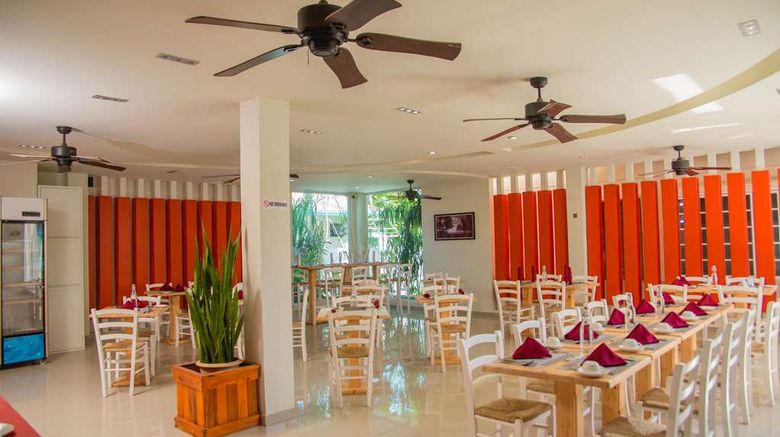 <b>Reveries Diving Village Restaurant</b>. Images powered by <a href="https://iceportal.shijigroup.com/" title="IcePortal" target="_blank">IcePortal</a>.