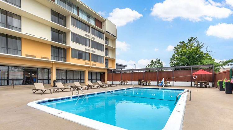 Best Western Plus Laurel Pool