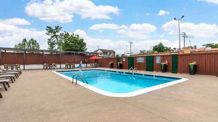 Best Western Plus Laurel Pool