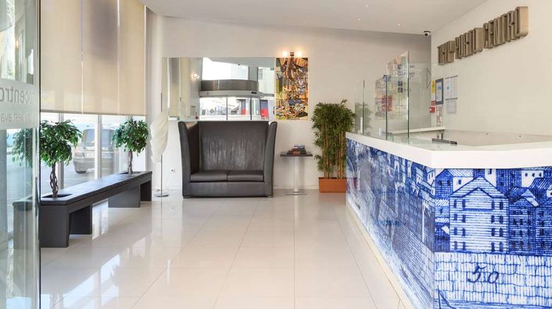 <b>Tryp Porto Centro Lobby</b>. Images powered by <a href="https://iceportal.shijigroup.com/" title="IcePortal" target="_blank">IcePortal</a>.