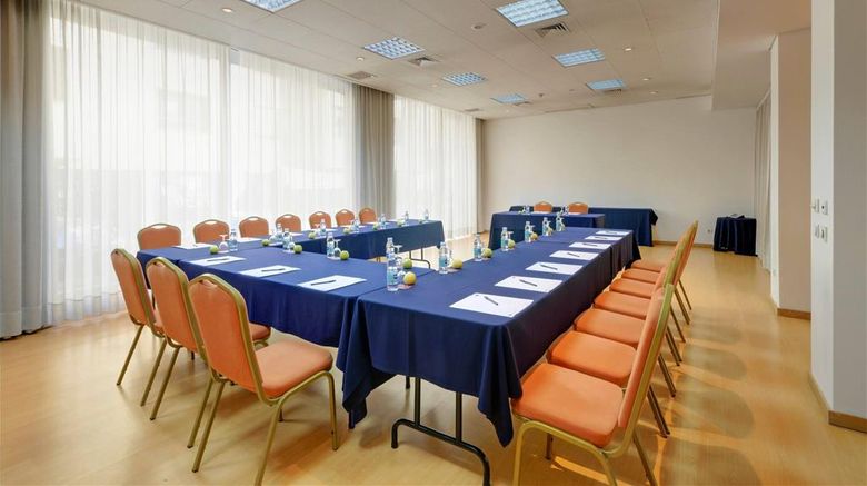 <b>Tryp Porto Centro Meeting</b>. Images powered by <a href="https://iceportal.shijigroup.com/" title="IcePortal" target="_blank">IcePortal</a>.