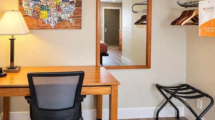 Econo Lodge Room