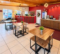 Econo Lodge Lobby