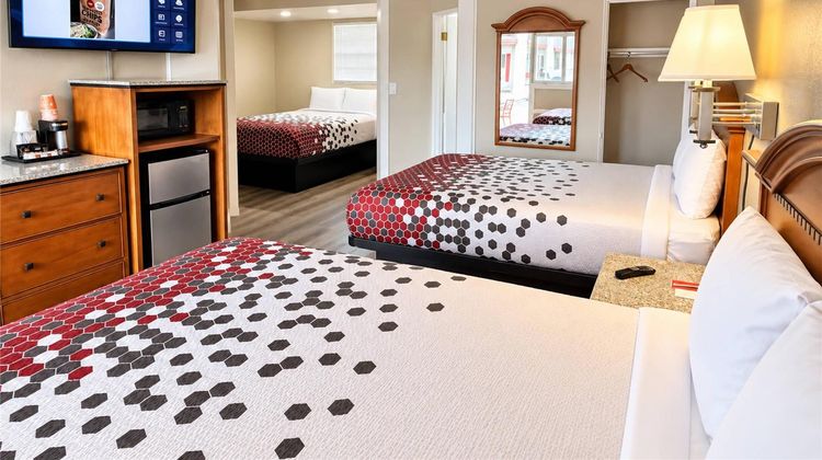 Econo Lodge Room
