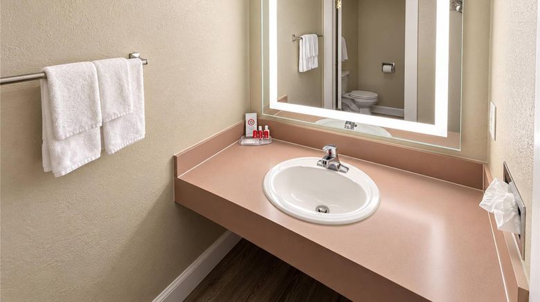 <b>Econo Lodge Room</b>. Images powered by <a href="https://iceportal.shijigroup.com/" title="IcePortal" target="_blank">IcePortal</a>.
