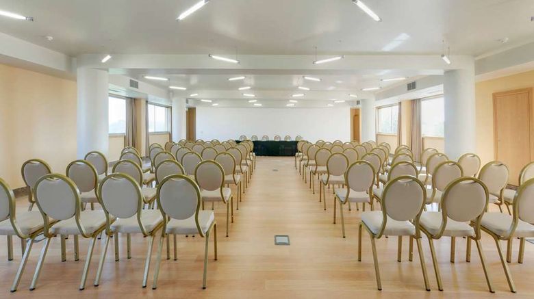 <b>Tryp Porto Expo Meeting</b>. Images powered by <a href="https://iceportal.shijigroup.com/" title="IcePortal" target="_blank">IcePortal</a>.
