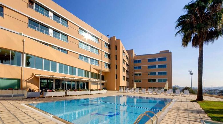 <b>Tryp Porto Expo Pool</b>. Images powered by <a href="https://iceportal.shijigroup.com/" title="IcePortal" target="_blank">IcePortal</a>.