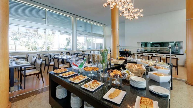 <b>Tryp Porto Expo Restaurant</b>. Images powered by <a href="https://iceportal.shijigroup.com/" title="IcePortal" target="_blank">IcePortal</a>.
