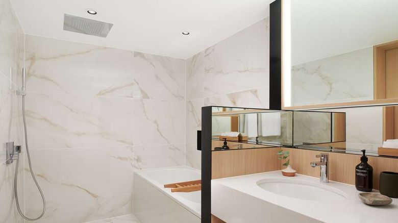 <b>Nobu Hotel London Portman Square Suite</b>. Images powered by <a href="https://iceportal.shijigroup.com/" title="IcePortal" target="_blank">IcePortal</a>.