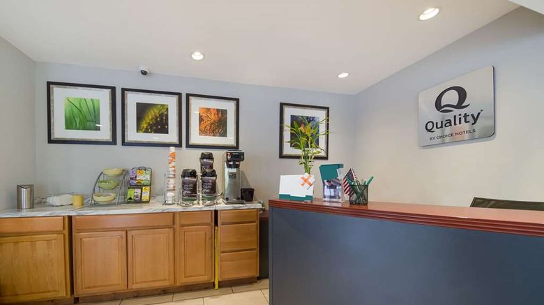 <b>Quality Inn Great Barrington Lobby</b>. Images powered by <a href="https://iceportal.shijigroup.com/" title="IcePortal" target="_blank">IcePortal</a>.