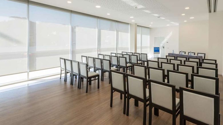 <b>Tryp Leiria Meeting</b>. Images powered by <a href="https://iceportal.shijigroup.com/" title="IcePortal" target="_blank">IcePortal</a>.