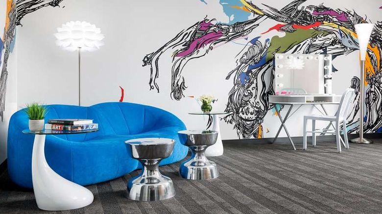 <b>Studio Allston Hotel Suite</b>. Images powered by <a href="https://iceportal.shijigroup.com/" title="IcePortal" target="_blank">IcePortal</a>.