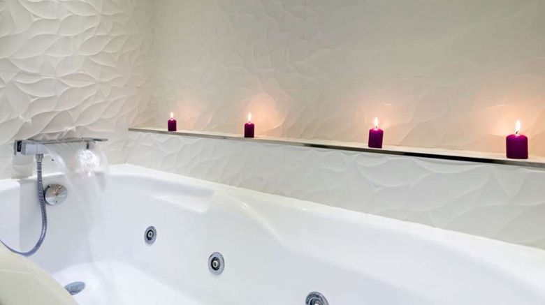 <b>Hotel Les Jardins de Montmartre Room</b>. Images powered by <a href="https://iceportal.shijigroup.com/" title="IcePortal" target="_blank">IcePortal</a>.