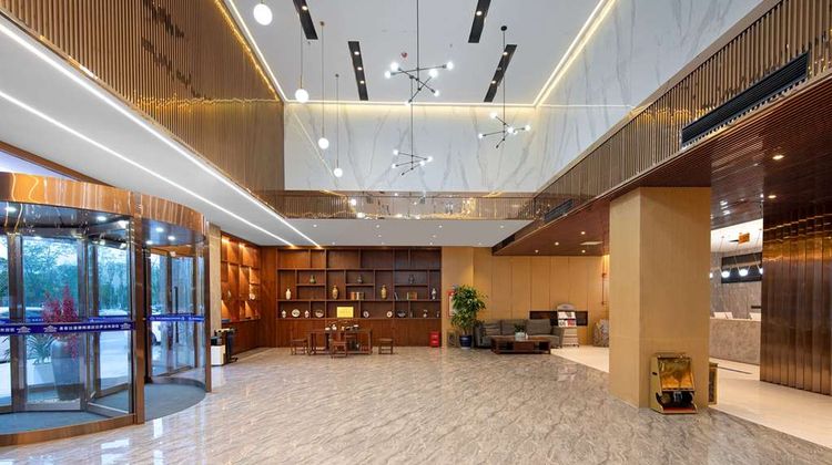 Microtel by Wyndham Miluo Downtown Hotel Lobby