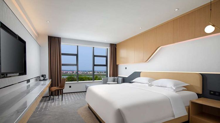 Microtel by Wyndham Miluo Downtown Hotel Room