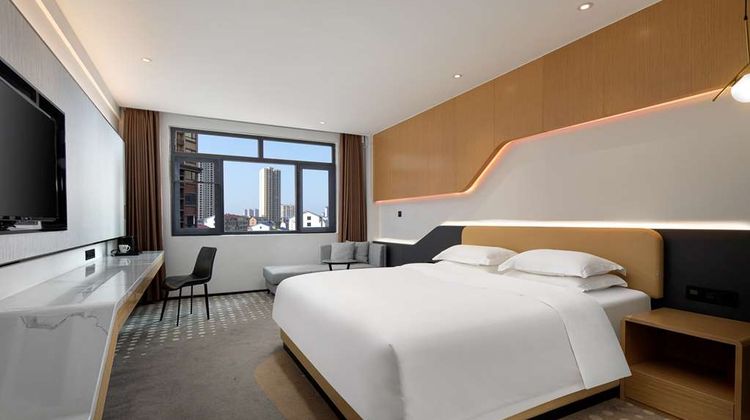 Microtel by Wyndham Miluo Downtown Hotel Room