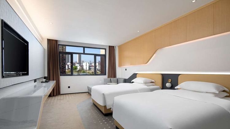 Microtel by Wyndham Miluo Downtown Hotel Room