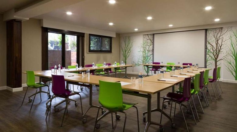 <b>Hotel Albert 1er Rueil-Malmaison Meeting</b>. Images powered by <a href="https://iceportal.shijigroup.com/" title="IcePortal" target="_blank">IcePortal</a>.