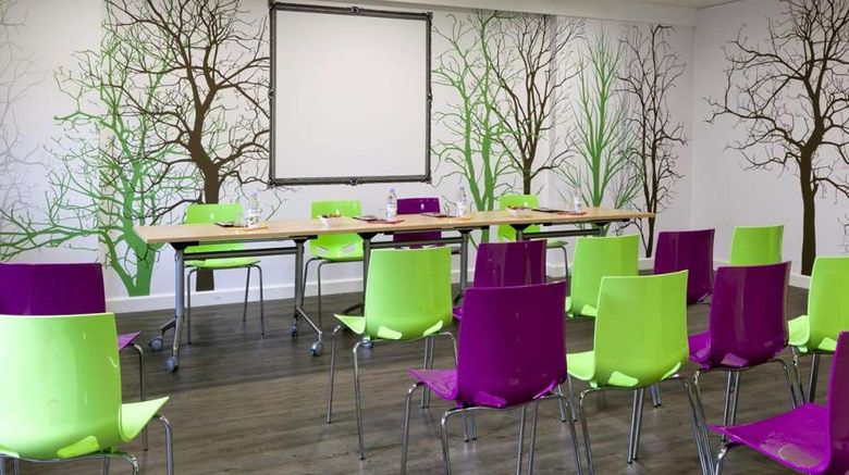 <b>Hotel Albert 1er Rueil-Malmaison Meeting</b>. Images powered by <a href="https://iceportal.shijigroup.com/" title="IcePortal" target="_blank">IcePortal</a>.