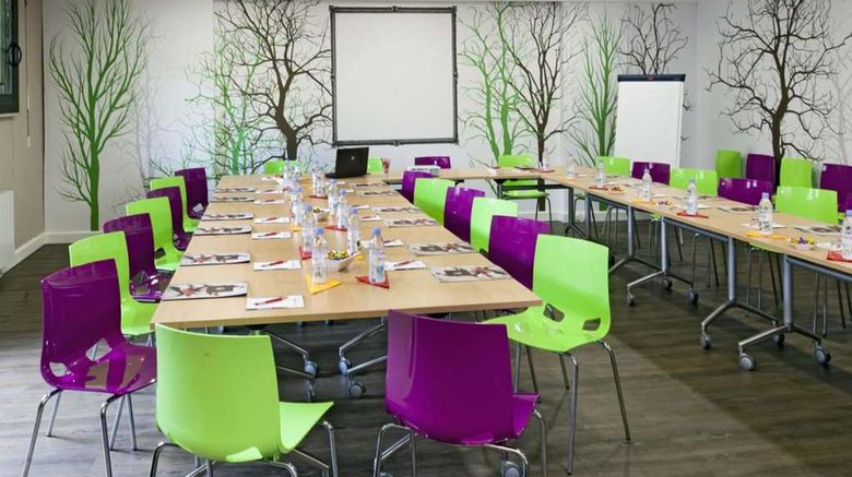 <b>Hotel Albert 1er Rueil-Malmaison Meeting</b>. Images powered by <a href="https://iceportal.shijigroup.com/" title="IcePortal" target="_blank">IcePortal</a>.