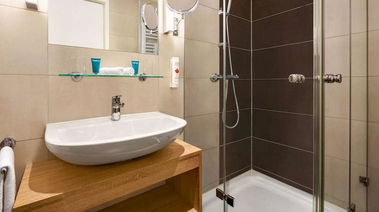 <b>Wyndham Garden Munich Messe Room</b>. Images powered by <a href="https://iceportal.shijigroup.com/" title="IcePortal" target="_blank">IcePortal</a>.