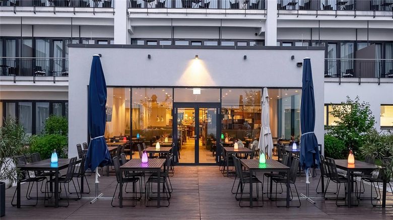 <b>Wyndham Garden Munich Messe Restaurant</b>. Images powered by <a href="https://iceportal.shijigroup.com/" title="IcePortal" target="_blank">IcePortal</a>.
