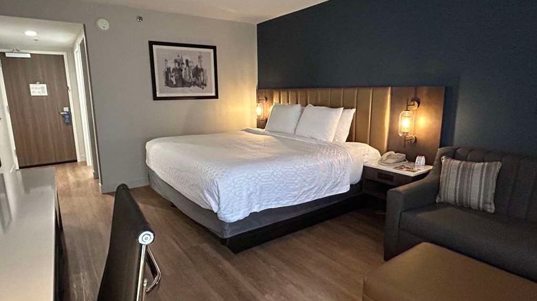 <b>Best Western Plus Meadowlands Room</b>. Images powered by <a href="https://iceportal.shijigroup.com/" title="IcePortal" target="_blank">IcePortal</a>.