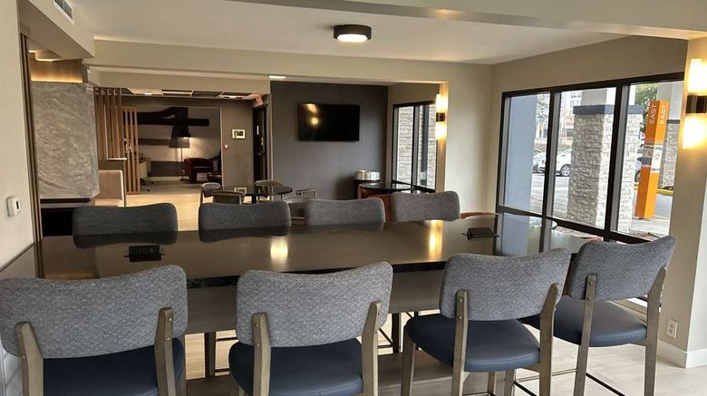 <b>Best Western Plus Meadowlands Restaurant</b>. Images powered by <a href="https://iceportal.shijigroup.com/" title="IcePortal" target="_blank">IcePortal</a>.
