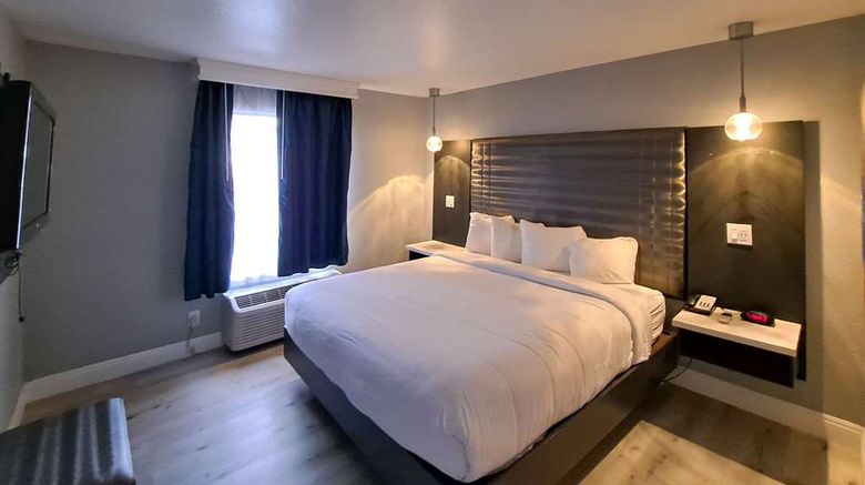 <b>Clarion Pointe El Cajon San Diego East Suite</b>. Images powered by <a href="https://iceportal.shijigroup.com/" title="IcePortal" target="_blank">IcePortal</a>.