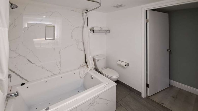 <b>Clarion Pointe El Cajon San Diego East Suite</b>. Images powered by <a href="https://iceportal.shijigroup.com/" title="IcePortal" target="_blank">IcePortal</a>.