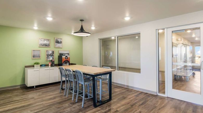 <b>WoodSpring Suites Broomfield-Westminster Lobby</b>. Images powered by <a href="https://iceportal.shijigroup.com/" title="IcePortal" target="_blank">IcePortal</a>.