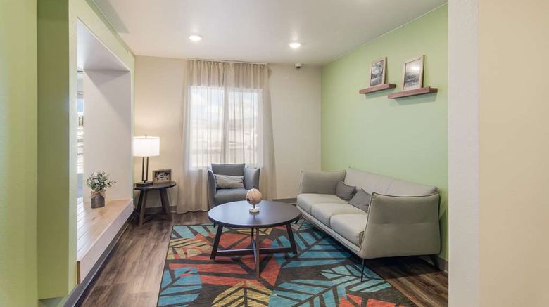 <b>WoodSpring Suites Broomfield-Westminster Lobby</b>. Images powered by <a href="https://iceportal.shijigroup.com/" title="IcePortal" target="_blank">IcePortal</a>.