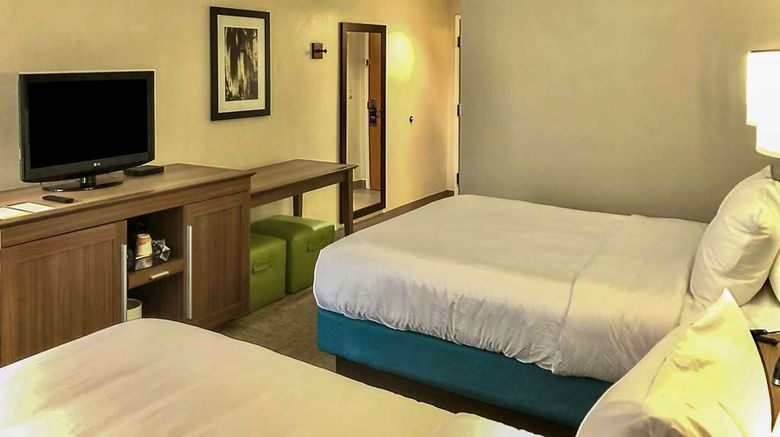 <b>Comfort Inn Darien Room</b>. Images powered by <a href="https://iceportal.shijigroup.com/" title="IcePortal" target="_blank">IcePortal</a>.
