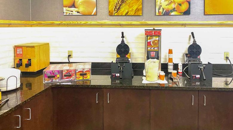 <b>Comfort Inn Darien Restaurant</b>. Images powered by <a href="https://iceportal.shijigroup.com/" title="IcePortal" target="_blank">IcePortal</a>.