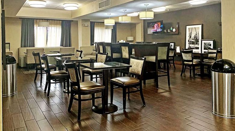 <b>Comfort Inn Darien Lobby</b>. Images powered by <a href="https://iceportal.shijigroup.com/" title="IcePortal" target="_blank">IcePortal</a>.