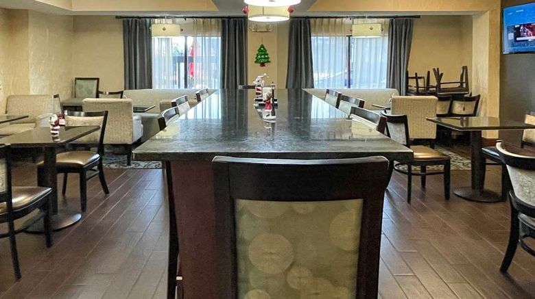<b>Comfort Inn Darien Restaurant</b>. Images powered by <a href="https://iceportal.shijigroup.com/" title="IcePortal" target="_blank">IcePortal</a>.