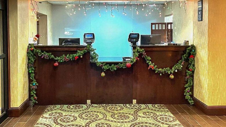 <b>Comfort Inn Darien Lobby</b>. Images powered by <a href="https://iceportal.shijigroup.com/" title="IcePortal" target="_blank">IcePortal</a>.