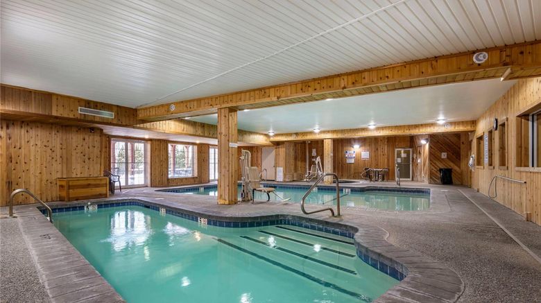 <b>Mountain Edge Resort & Spa Pool</b>. Images powered by <a href="https://iceportal.shijigroup.com/" title="IcePortal" target="_blank">IcePortal</a>.