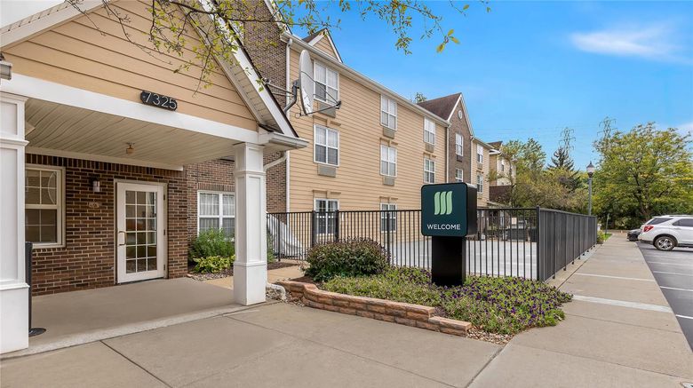 <b>MainStay Suites Exterior</b>. Images powered by <a href="https://iceportal.shijigroup.com/" title="IcePortal" target="_blank">IcePortal</a>.