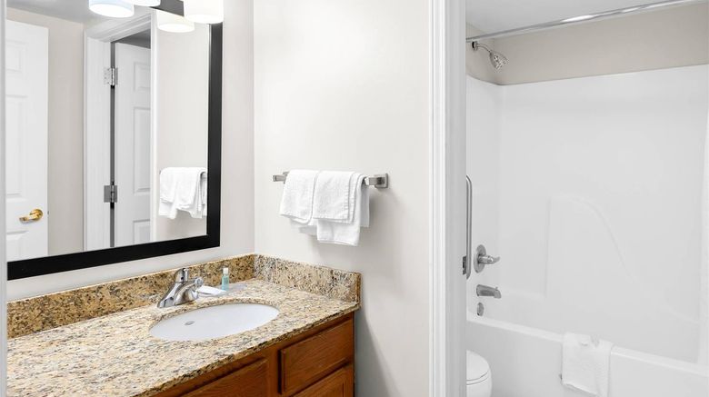 <b>MainStay Suites Room</b>. Images powered by <a href="https://iceportal.shijigroup.com/" title="IcePortal" target="_blank">IcePortal</a>.