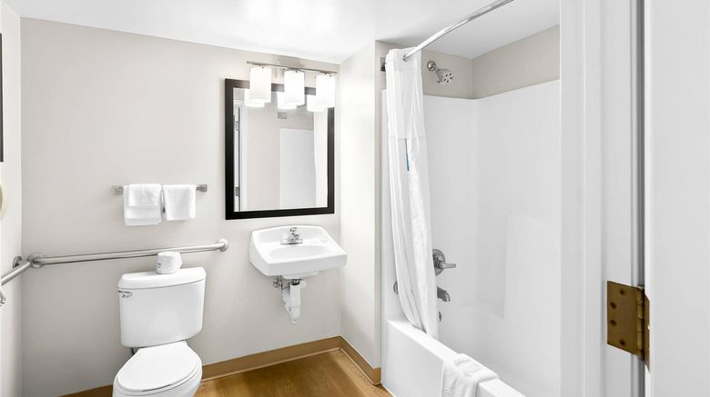 <b>MainStay Suites Room</b>. Images powered by <a href="https://iceportal.shijigroup.com/" title="IcePortal" target="_blank">IcePortal</a>.